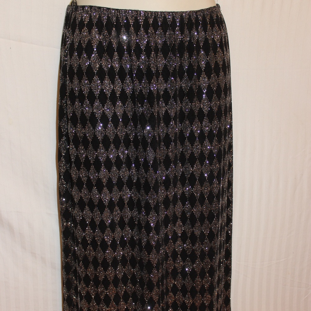Mid length shiny skirt.